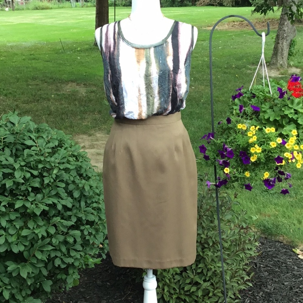 EUC brown career skirt